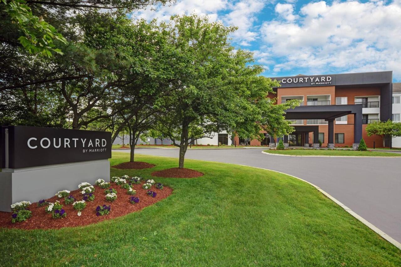 Courtyard Boston Raynham Hotel Exterior photo