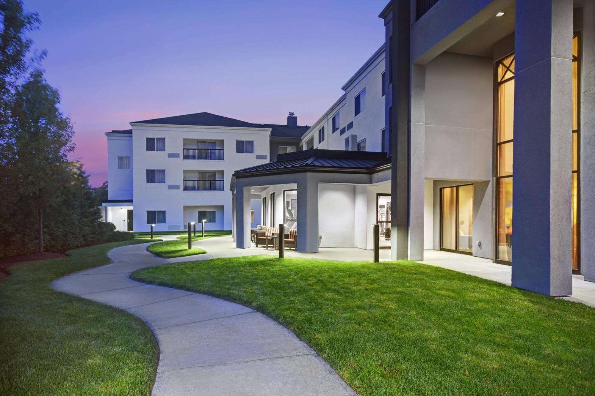 Courtyard Boston Raynham Hotel Exterior photo