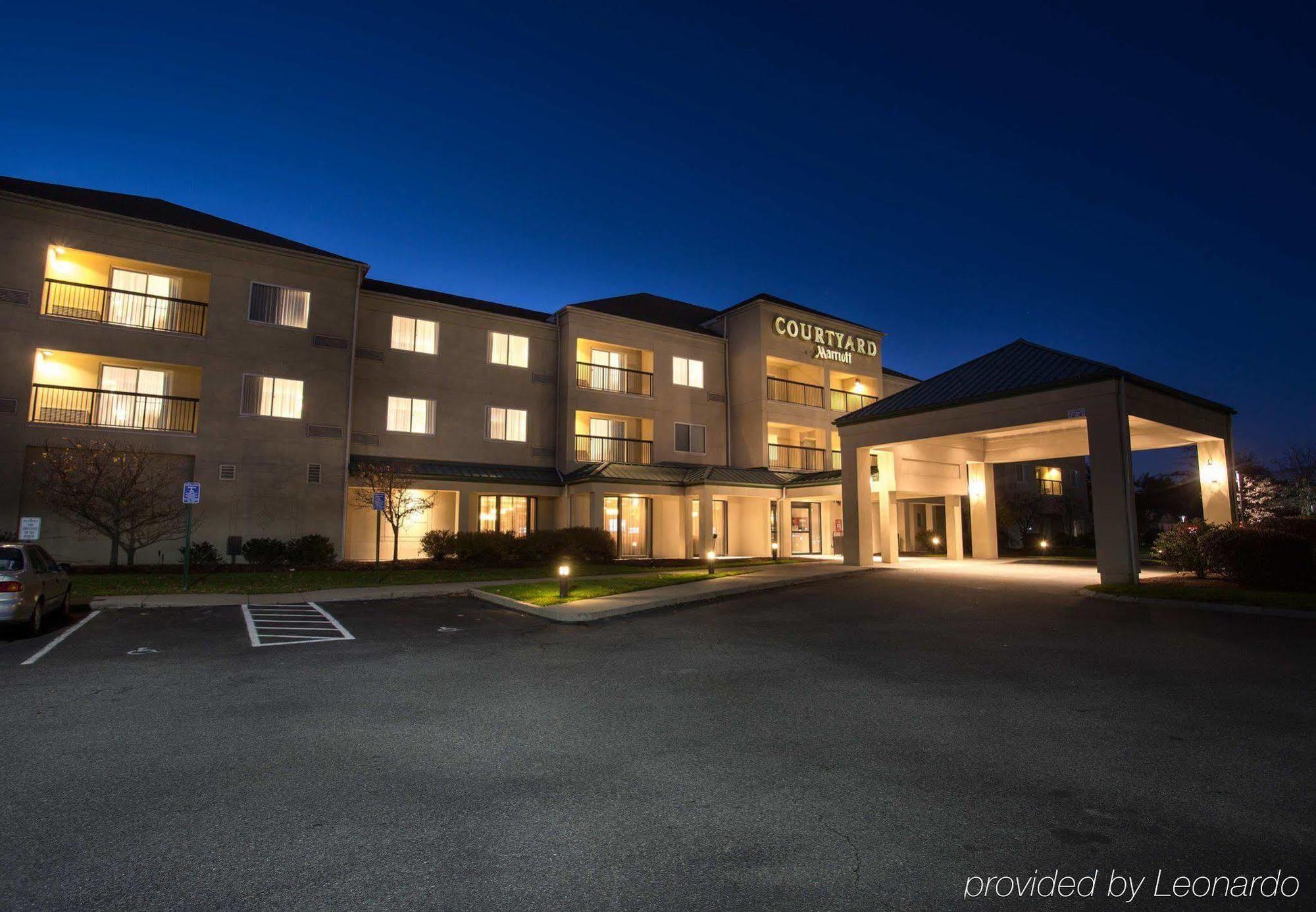 Courtyard Boston Raynham Hotel Exterior photo