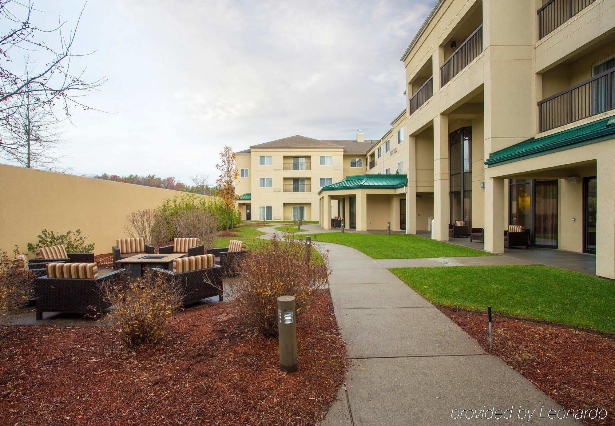 Courtyard Boston Raynham Hotel Exterior photo