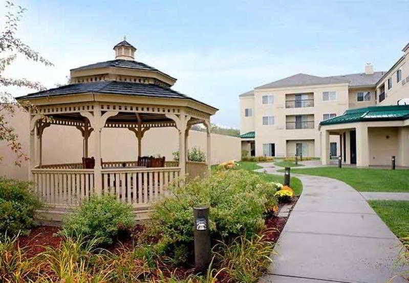 Courtyard Boston Raynham Hotel Exterior photo