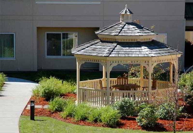 Courtyard Boston Raynham Hotel Exterior photo